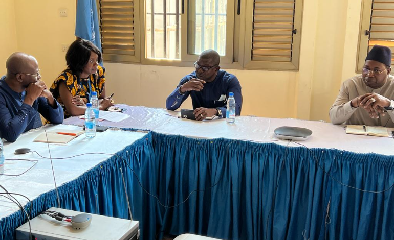 Le Coordonnateur r&eacute;sident en s&eacute;ance de travail au CNUDHD-AC