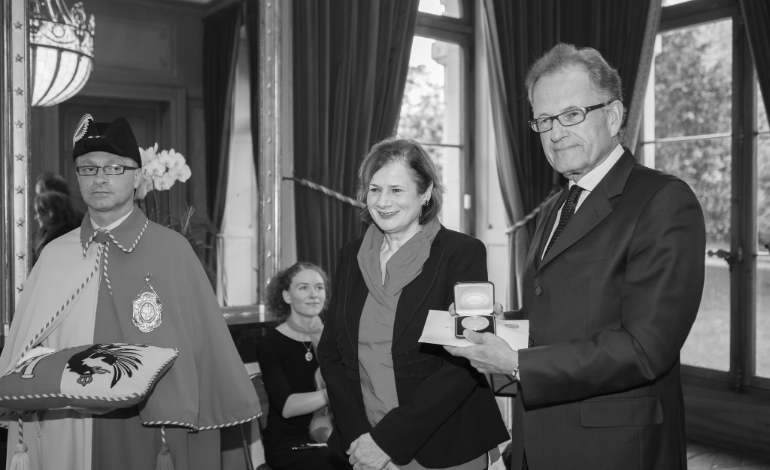 Remise de m&eacute;daille